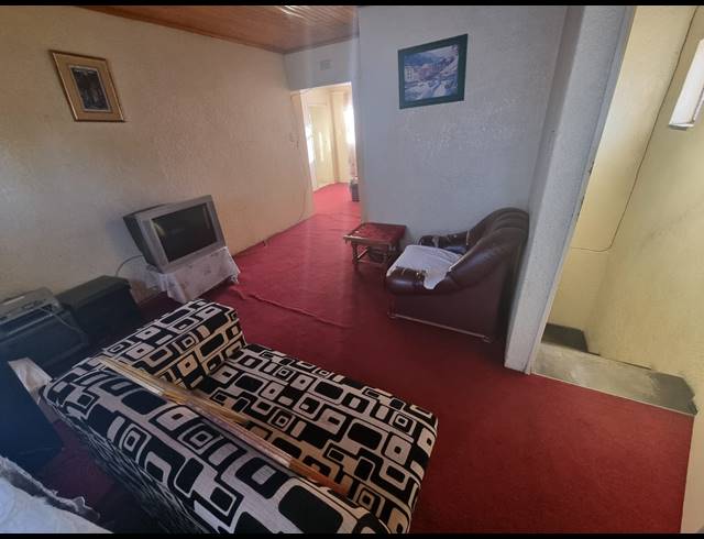 4 BEDROOM HOUSE FOR SALE IN PROTEA NORTH
